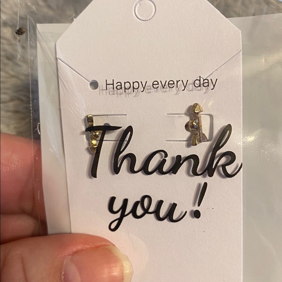 Different Design earrings - Picture 9 of 10